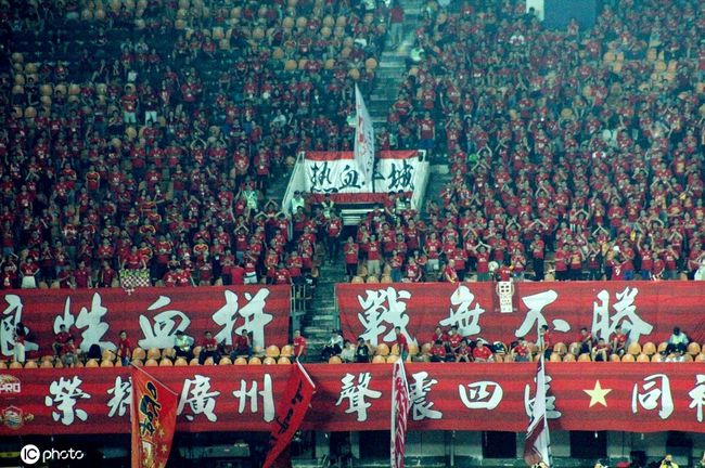 宋婉婷恭敬的叫了一声，问：不知爷爷等我有什么吩咐？宋老爷子说：那位叶大师是你请过来的，叶大师具体是什么情况，你跟我介绍一下，我要事无巨细的叙述。